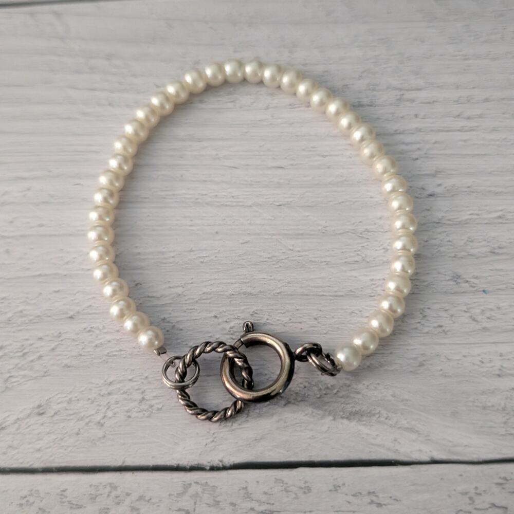 Vintage Faux Pearl Bracelet Elegant Small Understated